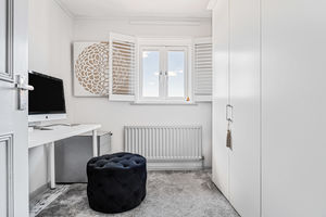 Bedroom- click for photo gallery
